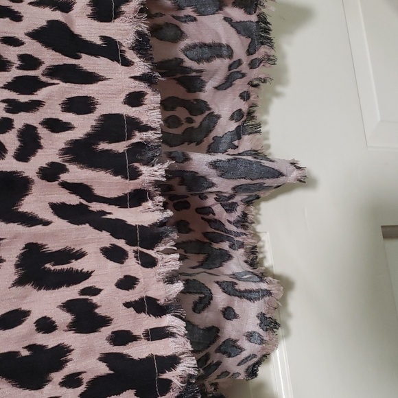 Umgee Animal Print Tunic - Picture 3 of 12